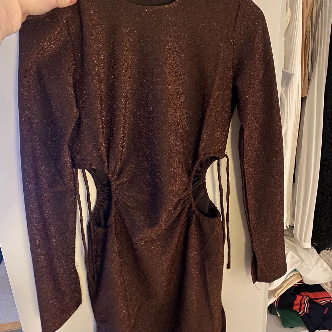 H&M glittrig klänning  - 90