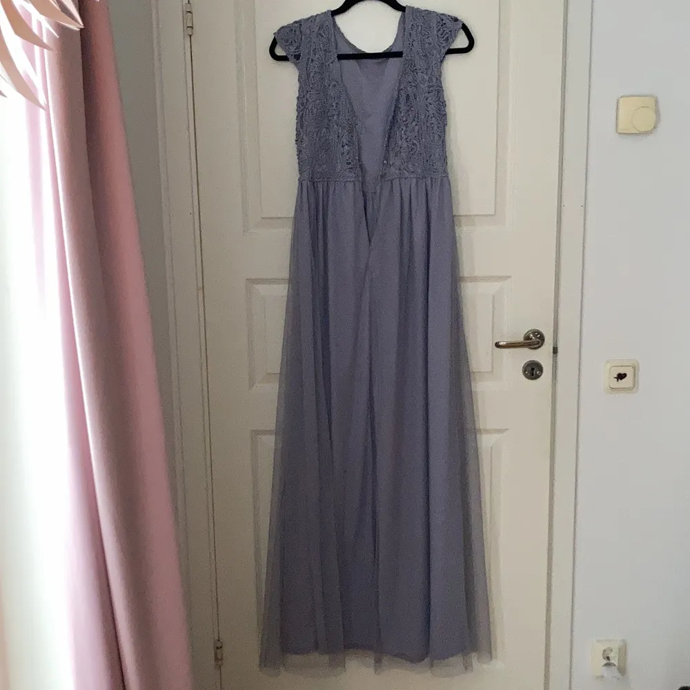 Ljusblå super fin klänning köpt från Bubbelroom i strl 38.  Använd 1 gång!  Vid frågor är det bara att skriva!🥰  Nytvättad!. Klänningar.