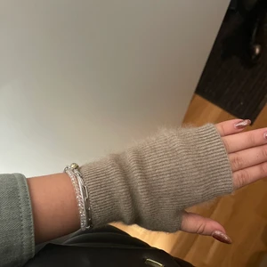 Torgvantar NYA - NYA korta torgvantar i Kashmir blandning. Har ett x-antal hemma i färgerna mörkgrå, svart & mörkgrönt. 89kr inkl frakt. 💝 BEIGA SLUTSÅLDA