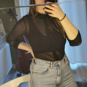 Mesh - Ny, svart skjorta i mesh! Storlek S från H&M☺️ Aldrig använd!!  Frakt tillkommer :) 