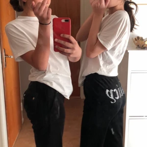 Juicy  - Velor Ryd har exakt likadana bara att jag fick 2 st i jilklapp från släcktes o vill bara ha 1 par skriv för intresse så kommer vi på ett pris tillsammans 