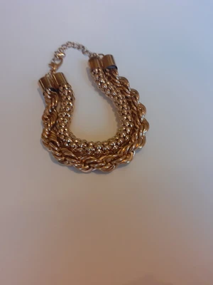 ARMBAND  - Fint armband i helt & fint skick. Djur & rökfritt hem 