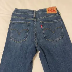 Levi’s jeans in size 27