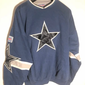 NFL Vintage Tjocktröja Sweatshirt XL - En riktigt snygg autentisk tjocktröja från NFL Pro Line med en nice bred och baggy look. Made in Korea. Skick enl. bilder. Fler bilder och information kan skickas på förfrågan. Skickas spårbart med postnord, andra företag kan användas vid önskan.