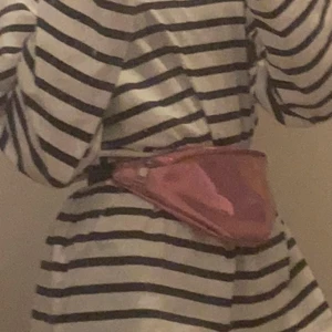 Ass cool midjaveska - Köpte denna på lind3x för 200kr och jag säljer den för 20kr + frakt 24kr 