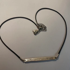 Halsband - Graverat silver halsband.