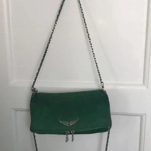 Zadig väska  - Lägger ut igen pga oseriös köpare, skriv privat för fler bilder, den är i bra skick fast den långa kedjan är lite rostig, buda!