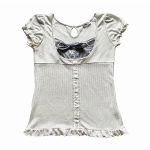 twlightcore topp - (bud: 120kr)säljer denna toppen som jag köpte här på plick för några månader sedan, har aldrig fått chansen att använda den då jag har för mycket kläder haha! Därför tycker jag den förtjänar ett nytt hem :)