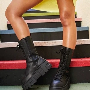 ASOS Athens 2 boots - Slutsålda boots från asos i storlek 38. Varsammt använda till en video inspelning.
