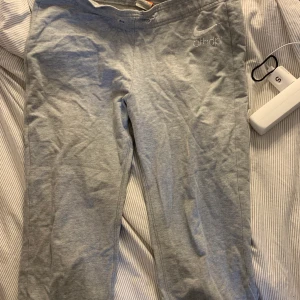 Gråa mjukisbyxor från Nike  - Jätte fina mys byxor 