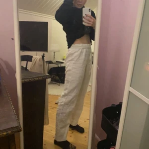 vita linnebyxor  - vita linne byxor, väldigt fina men kommer ej till användning , FINNS KVAR!💞