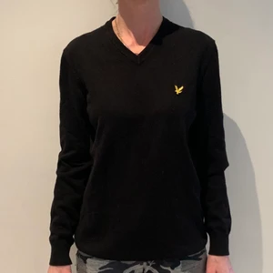 Lyle & Scott tröja - Fin Lyle & Scott tröja, storlek S. Möts endast i Farsta annars skickar jag med antingen spårbart eller icke spårbart packet. Ha en fin dag!