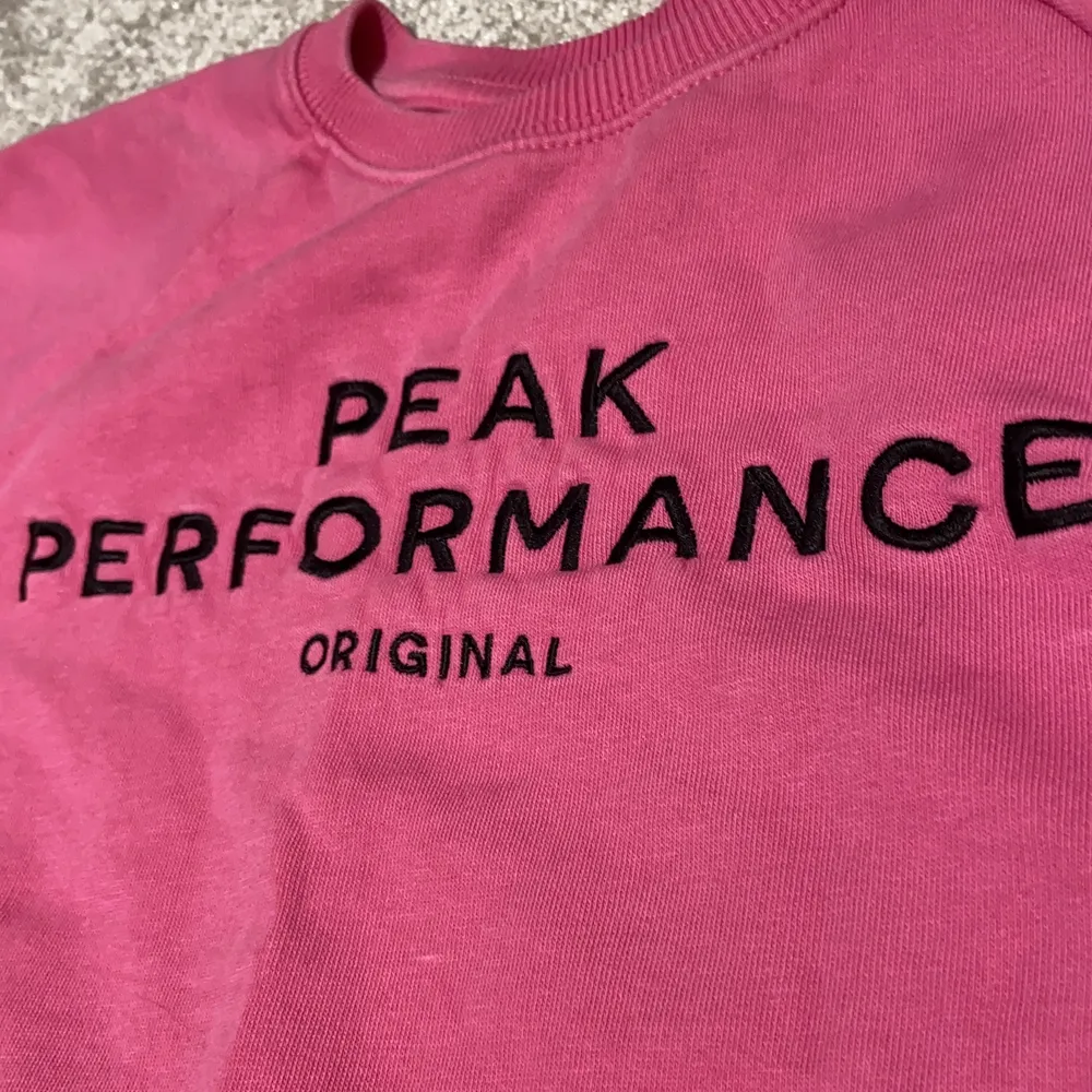 Nytt skick. Skrik rosa peak tröja i storlek 160. Tröjor & Koftor.
