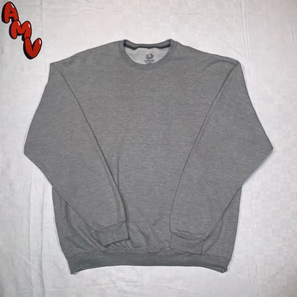 Grey Sweatshirt.                                                             Size tag XL                                                                                Fits like XL                                                                               Skick 10/10                                                                       Modellen är 185cm lång. Mer finns på sidan, skriv vid ytterligare frågor eller funderingar♻️🔌 Priser går alltid att diskuteras!. Hoodies.