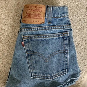 Levis shorts  - Ett par jättefin Levis shorts knappt använda säljer för att dom va för små 