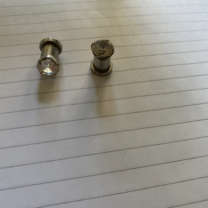 Töjningar om två - Stål och glas diaman 10mm 2 st