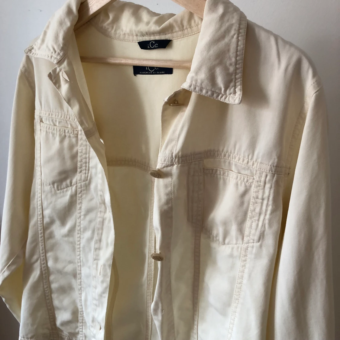 Cremefärgad jacka stl M - 90