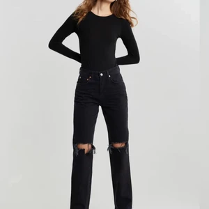 Gina tricot, 90s high waist jeans  - Säljer dessa fina jeans från Gina tricot. Aldrig använda då storleken inte passar. Ordinarie pris 599:-❤️