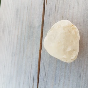 Kristall  - Mjölk/rosenkvarts super fin hittad på Ångermanland <3