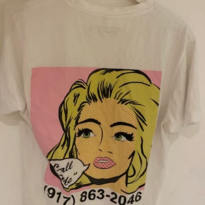 Tjuvjakt tröja - T-shirt med tjuvjakt singelcover för porrfilm, jag kan mötas upp i Eskilstuna annars står köparen för frakten 🌟❤️