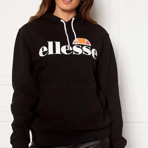 Ellesse boyfriend hoddie strl xs - Använd ungefär Max 10 gånger, säljer pga att den inte används längre, den är som ny den är som xs och xss. Nypris 700