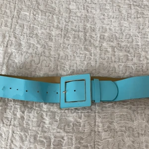 Vintage turkås skärp - Ett fint vintage turkås skärp. Finns små sprickor på sidorna som man inte ser när skärpet är på. 