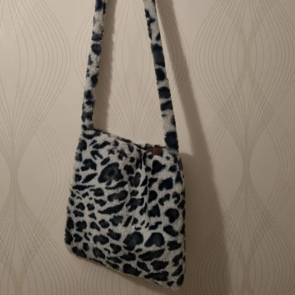 Leopard print väska . Väskor.
