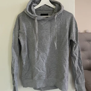 Hoodie  - Använd men i superfint skick.