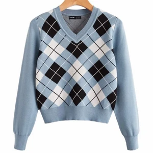 rutig tröja - säljer nu denna jättegulliga tröjan som blivit använd få gånger, sitter jättebra och passar skitbra i höst❤️ nypris 169kr