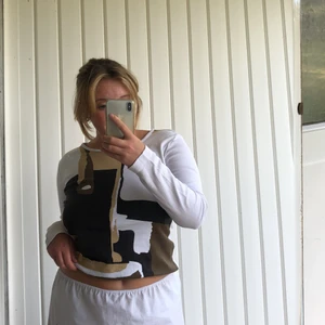 Långärmad topp - Så fin och skön långärmad topp i bra skick! Säljer då den tyvärr inte kommer till användning. Storlek M men passar allt från S-L. Köparen står för frakten. 