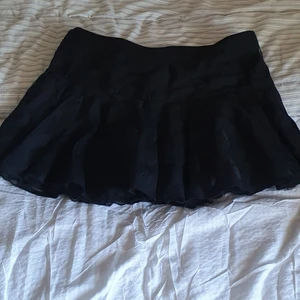 Y2k kortKjol med stener - I mycket bra skick och passar s_ m.användade en gång 