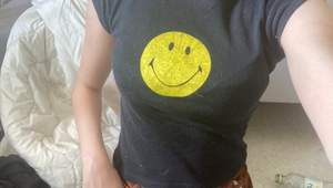 Svart/gul jätte fin, cool, snygg smiley tröja 💕💕