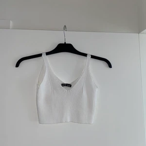 Kort topp - Vit kort topp! Aldrig använt 