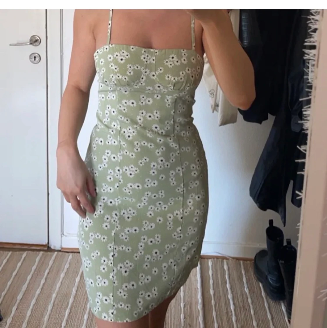 Blommig klänning  - 91