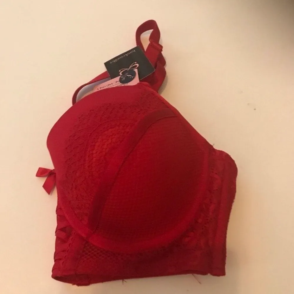 Helt ny bh från hunkemöller i storlek 70F med prislapp kvar. Hämtas upp eller skickas mot porto. Frimärken: 24kr, spårbar frakt: 66kr . Övrigt.