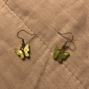 Örhängen  - Fjärils örhängen för 15kr