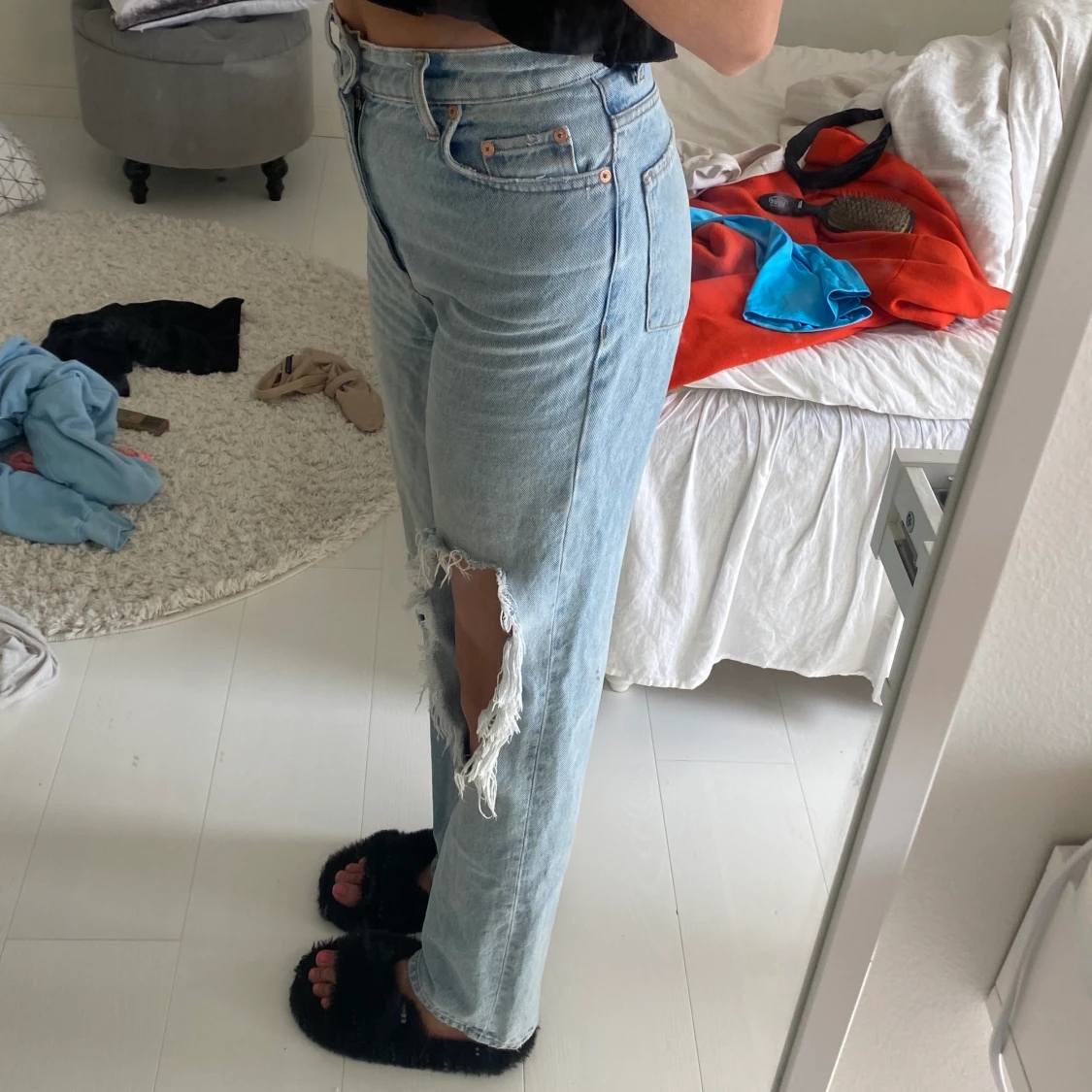 Blå jeans med hål  - 91