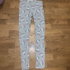 Unicorn leggings  - Använda få gånger i storlek 140