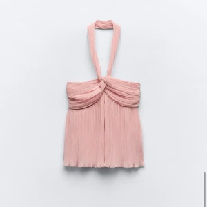 Oanvänd topp - Zara (lapp kvar) - Superfin rosa topp från Zara, lappen kvar! Säljer då den är lite för stor för mig. Nypris: 379kr, helt slutsåld!
