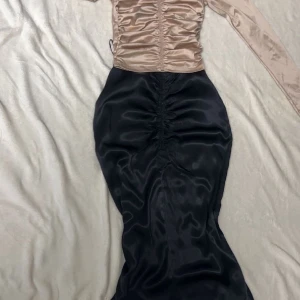 Set - Satin tjol och en satin tröja som är i en väldigt bra skick 