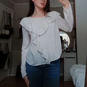 Mönstrad blus - Fin mönstrad blus från Pull&Bear i storlek M, nypris 299 💓 