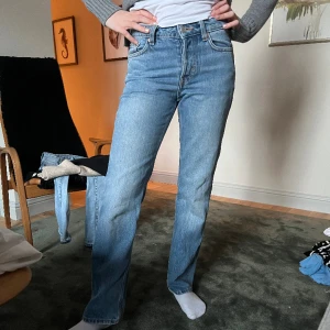 Weekday jeans - Weekday jeans i modellen PIN. Storlek 25/30. Nypris 600kr