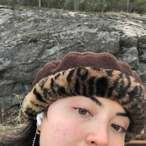 Basker leopard - Funky but cute 🥰 Riktigt statement plagg! 