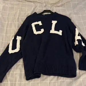 ♾️Säljer denna UCLA tröja då den är för stor, använd fåtal gånger och inga defekter♾️