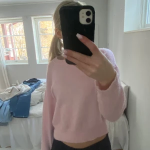 Stickad tröja  - Säljer då den inte används💞