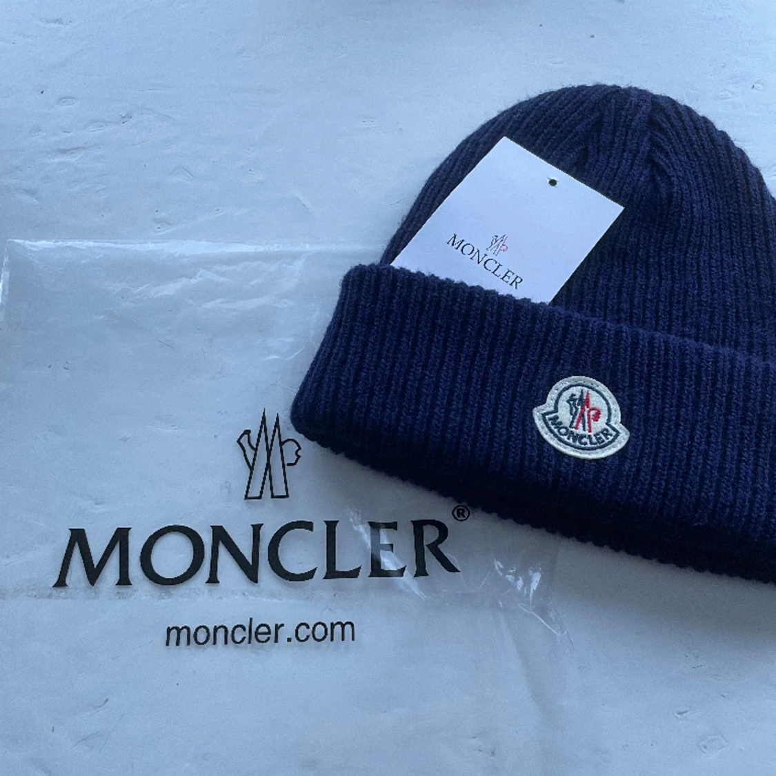 Moncler mössa - 90