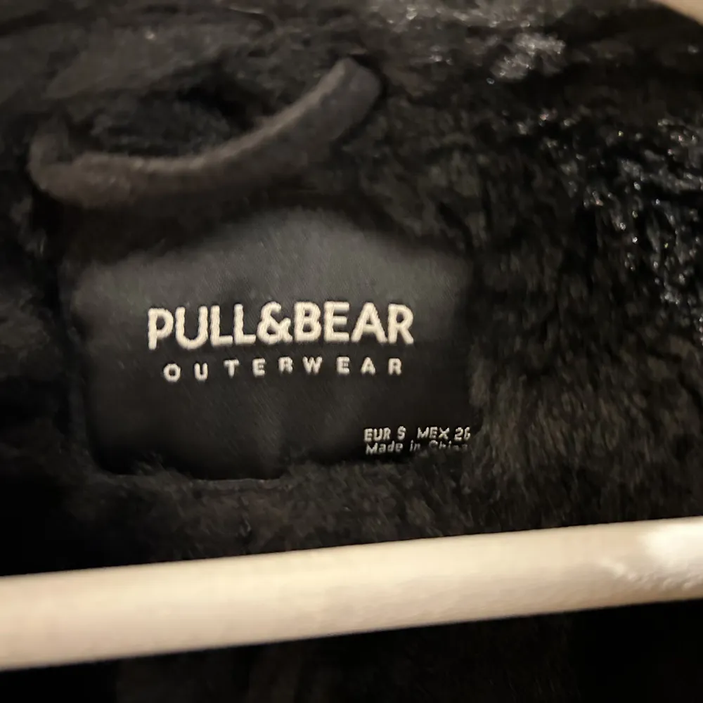 Jacka från Pull & Bear, storlek S. Använd fåtal gånger, nypris 550 . Jackor.