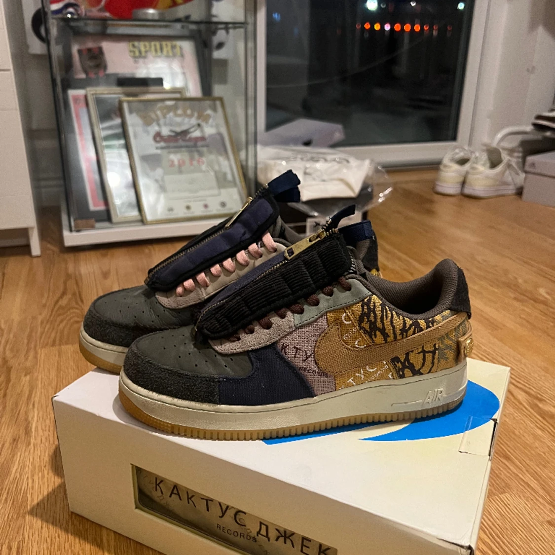 Travis scotts x air force 1