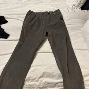 Jack and Jones byxor  - Väldigt fint skick. Endas provade. 