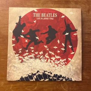 Vinylskiva the Beatles  - The Beatles vinylskiva, limited edition! Nyskick förutom lite ”böjd” längst ner 